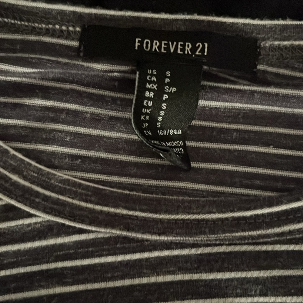 Forever 21 Long Sleeve White Striped Crop Top - Size Small - Picture 2 of 2